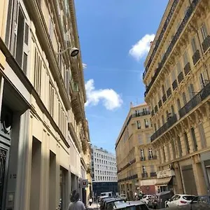 10 Rue Chevalier Roze Apartment